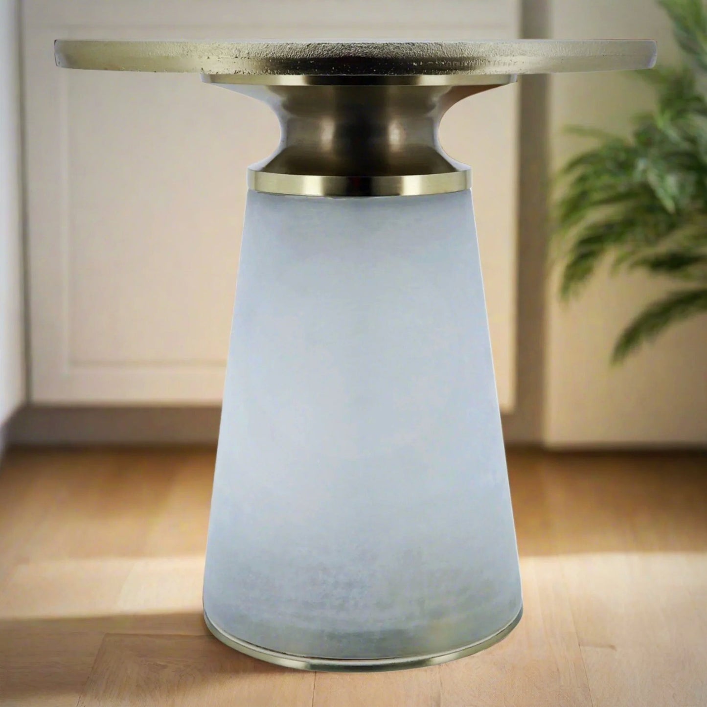 Nebny Accent Table