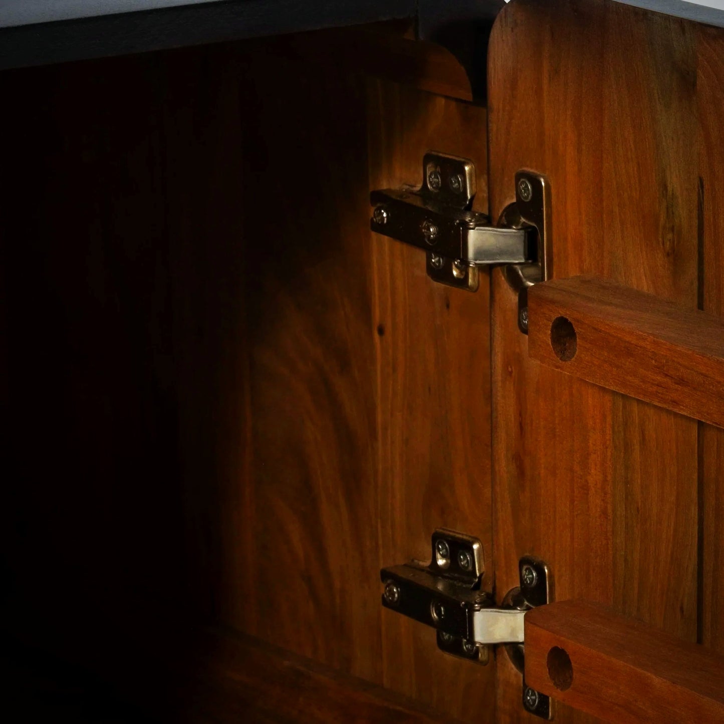 Suchiny Accent Table