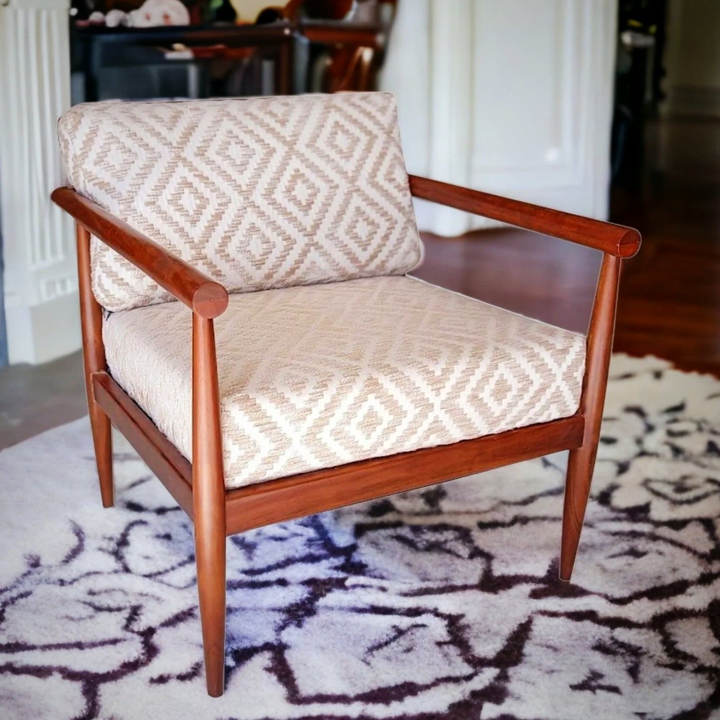 Rihny Accent Chair