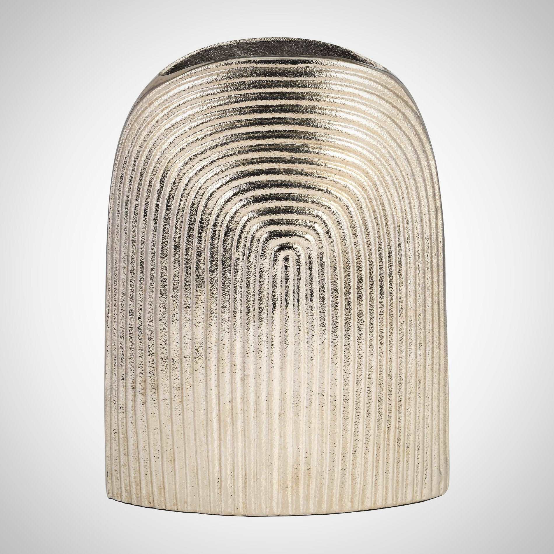 Jarrón de metal con forma de arco de 11"