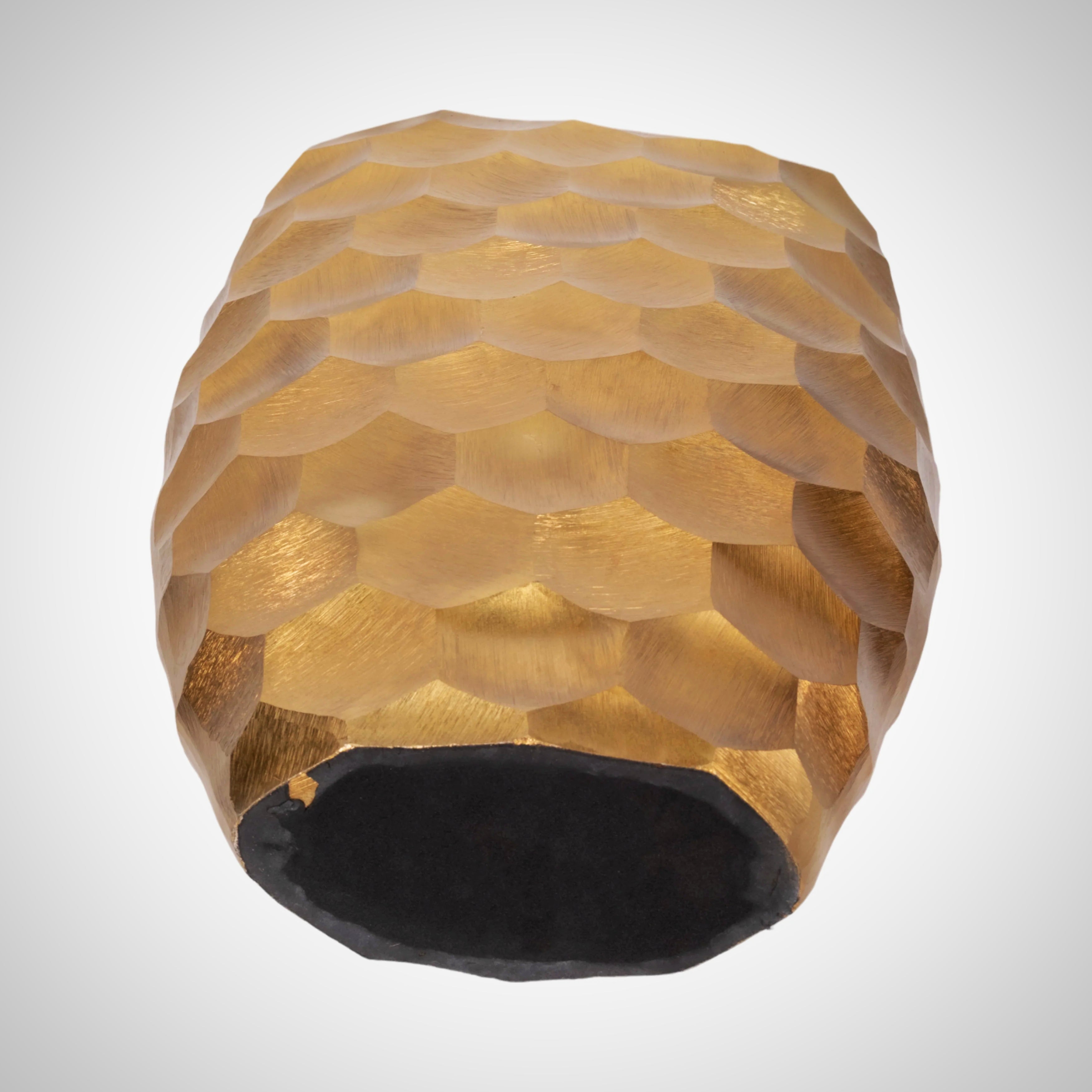 Jarrón de metal con forma de panal de abeja de 24"