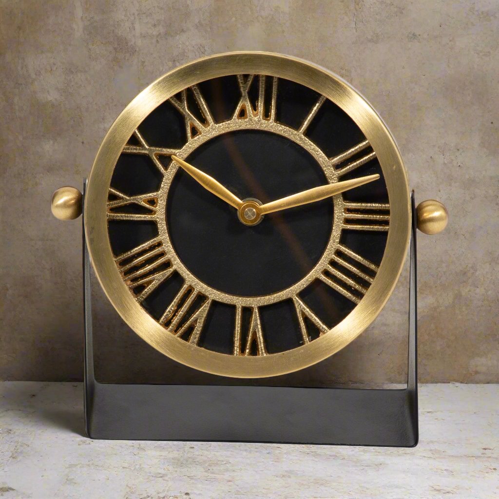Reloj de mesa de metal dorado